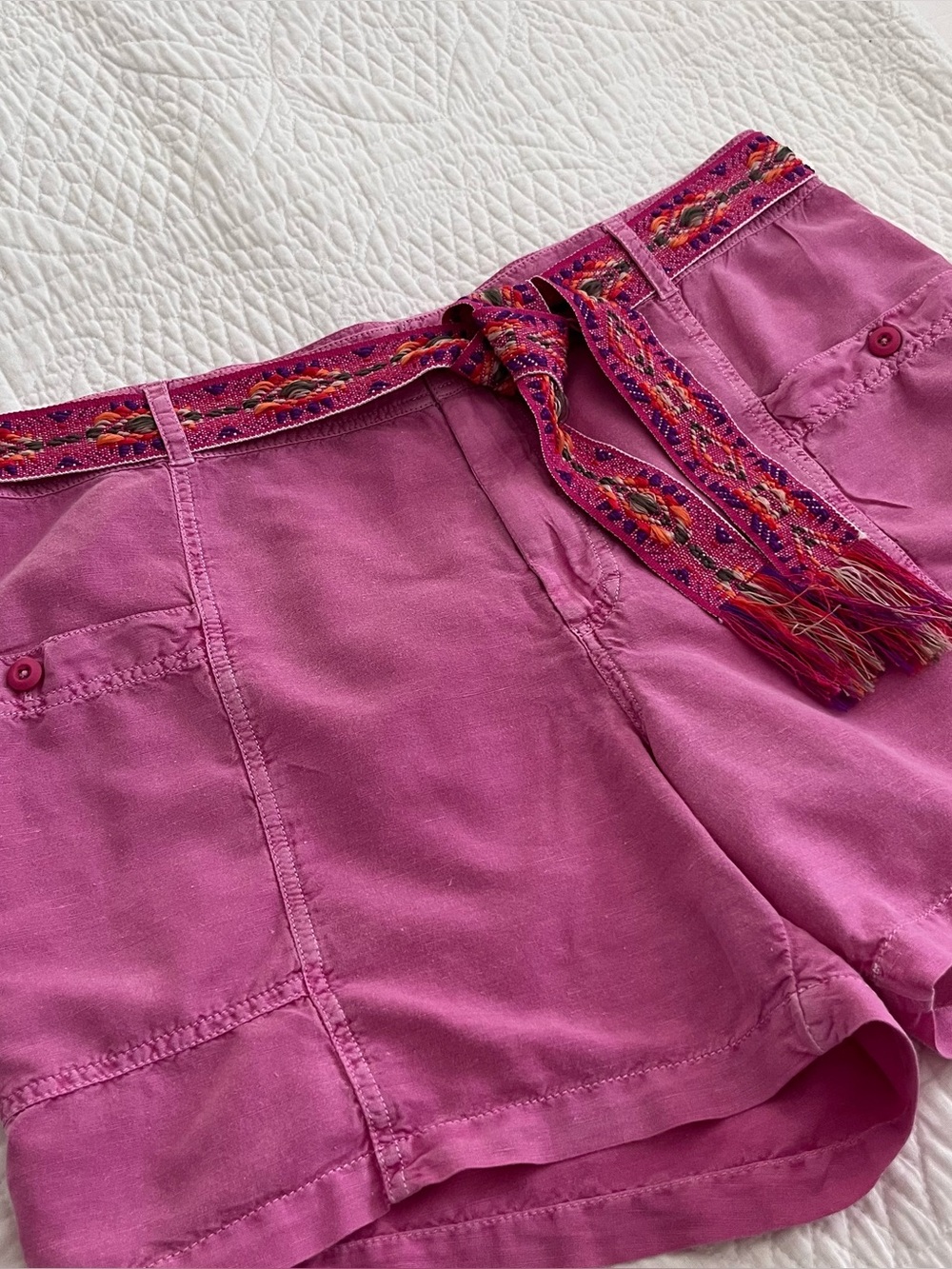SUNDANCE Maren Shorts. Boho Coastal Embroidered Belt. Pink. Large
